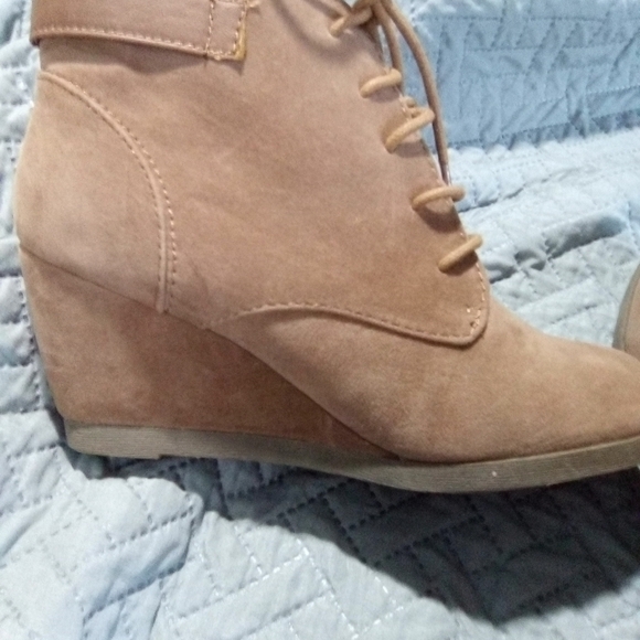 MADDEN girl ladies Dailey brown wedge boots. Size 7 - Picture 6 of 13
